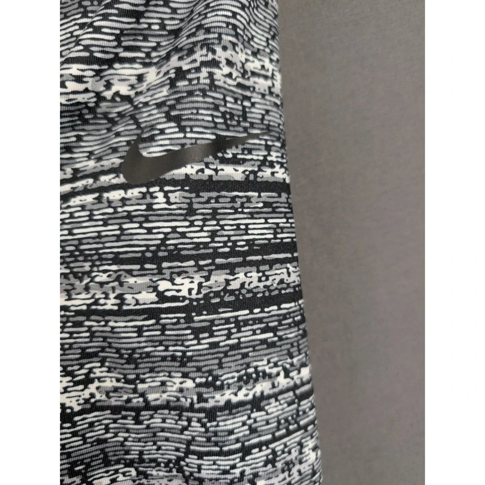 Nike Pro Dri-FIT Womens Medium 1/4 Zip Pullover Gray Black‎